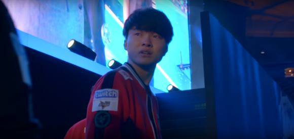 强调两翼宽 强调两翼宽